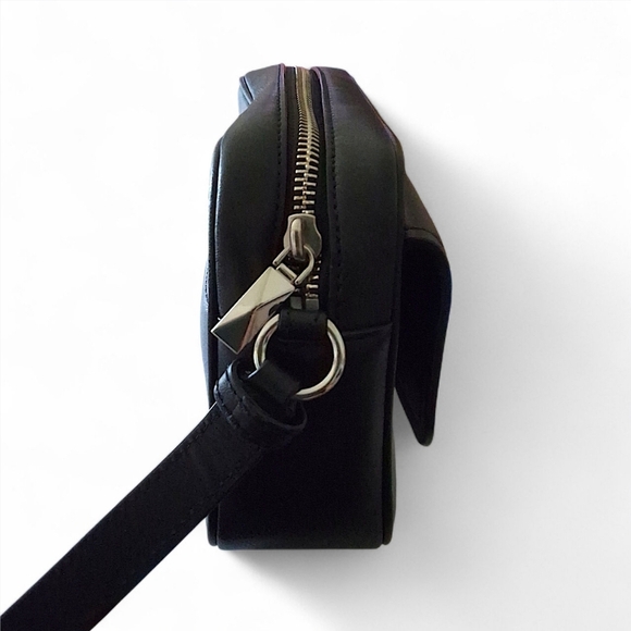 Michael Kors Manhattan Camera Crossbody - Picture 4 of 12